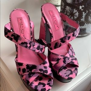 Used in great condition. Fun colors.